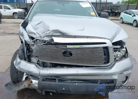 2013 Toyota Tundra Grade 5.7L V8 z USA, uszkodzony, nr VIN 5TFEY5F11DX137716